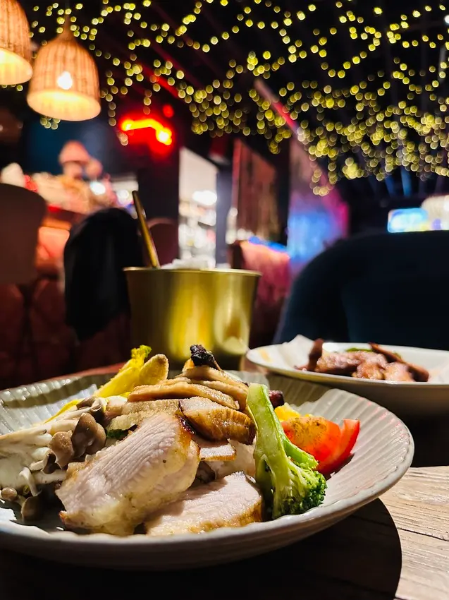 [台北。大安] 國父紀念館站︱已經沒有球型玻璃屋但食物還算不錯吃的Drunk Cafe爛醉咖啡