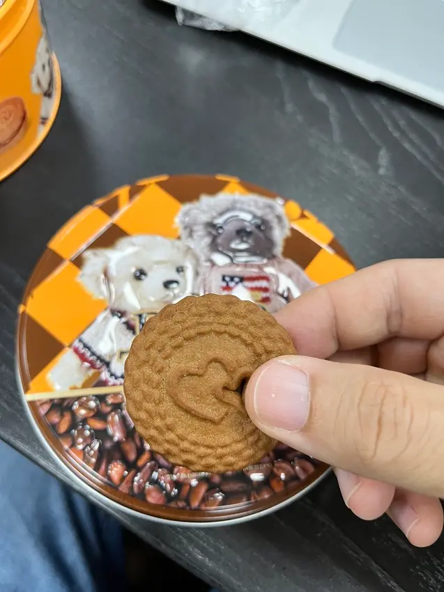 【便利商店美食】泰國Dear Teddy咖啡和鳳梨鐵盒夾心餅乾