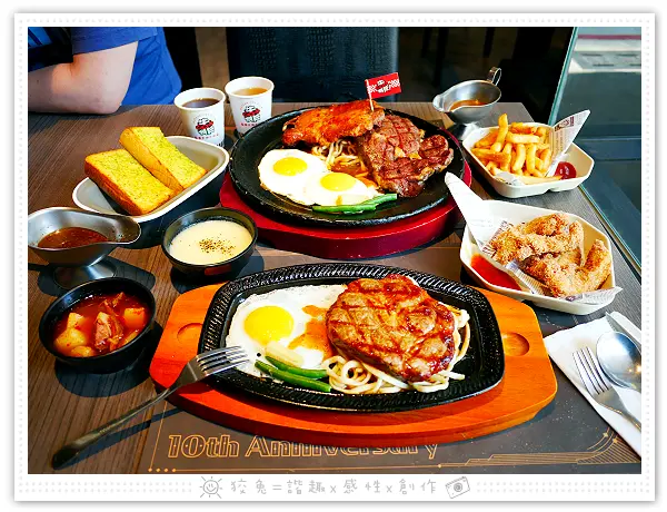 [高雄食記] 靠炙燒牛排~高CP值小港牛排推薦！無限供應湯品、飲品、冰品！免費續麵續醬還有專屬停車場！超人氣小港平價牛排！