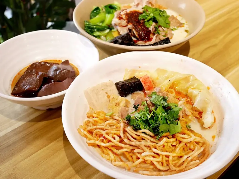 帶有奶香的麻辣燙你吃過嗎? 大中小辣客製化搭配，滷味必點一定要試試-沐上麻辣燙