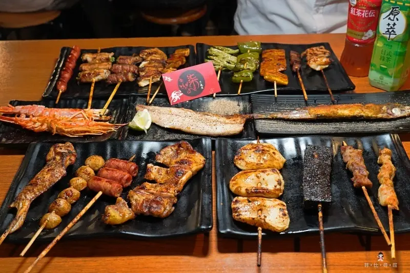 柒串燒屋長安店 銅板串燒只要19元起 新鮮食材現點現烤 免低消、免服務費、不限時 CP值破表！