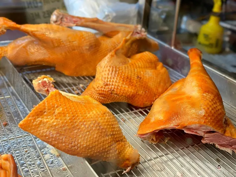 如憶燻茶鵝 獨家煙燻滷味 吮指涮嘴的開胃下酒好菜！