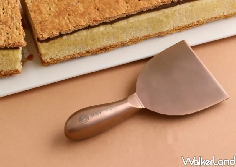 再睡5分鐘 X 拿破崙先生聯名「黑糖濃茶歐蕾拿破崙蛋糕5mini」 購買資訊/ WalkerLand窩客島整理提供 未經同意不可轉載