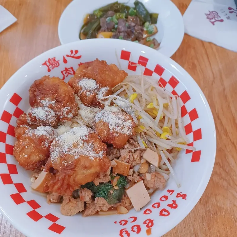 【食用】轟炸機拌麵 : 傷心牛肉麵-台中西區/勤美草悟道/向上市場