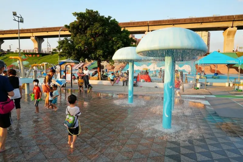 雙北免費玩水景點推薦：三重海世界水樂園/ WalkerLand窩客島整理提供 未經許可不可轉載