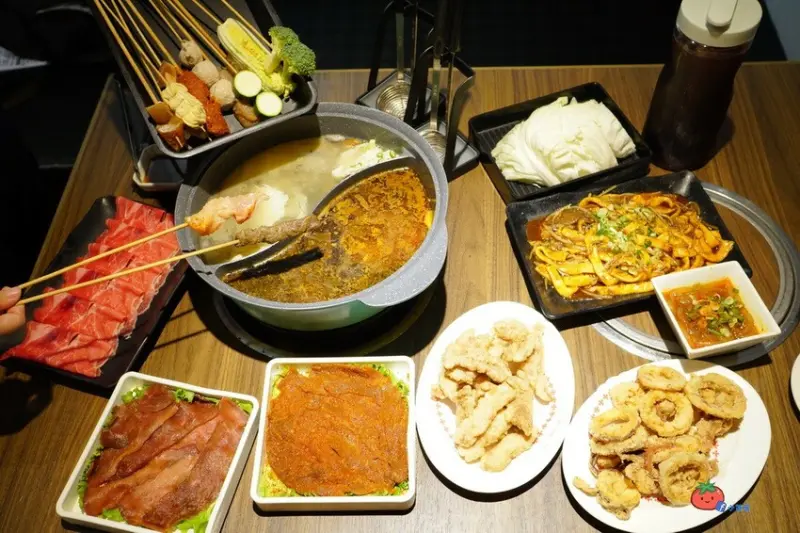 每串20元起！台北麻辣串串餐廳 籤王串麻鍋 四川噴香限量三秒牛嫩到懷疑人生？