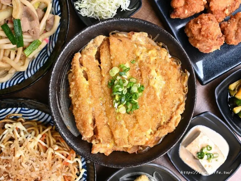 哲本丸。森之丼｜隱身在東海別墅巷弄中的人氣日式料理，在地學生大推必吃美食，丼飯、定食，還有日式炒麵、炒烏龍也好吃