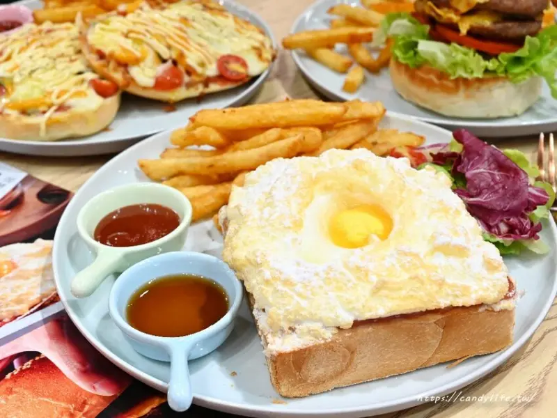 城市漢堡咖啡旗艦店在台中，早午餐份量十足，店裡頭還有超可愛粉橘色胖卡車，台中網美早午餐推薦～