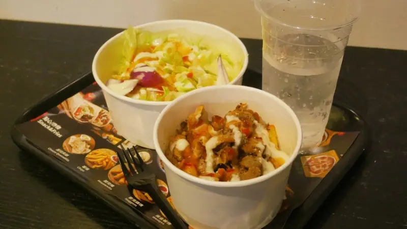 Wrappers kebab-位於東海別墅商圈，提供捲餅/烤肉薑黃飯/漢堡/披薩/肉薯盒子/烤肉沙拉/炸物點心，還有多人狂歡餐可以分享(*≧︶≦))(￣▽￣* )ゞ