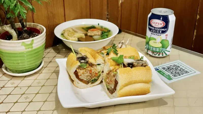 誠心越南素食（舊址）-竹南地區少見的越南素食，提供湯麵/炒麵/便當/法國麵包/湯類等素食料理*★,°*:.☆(￣▽￣)/$:*.°★* 。