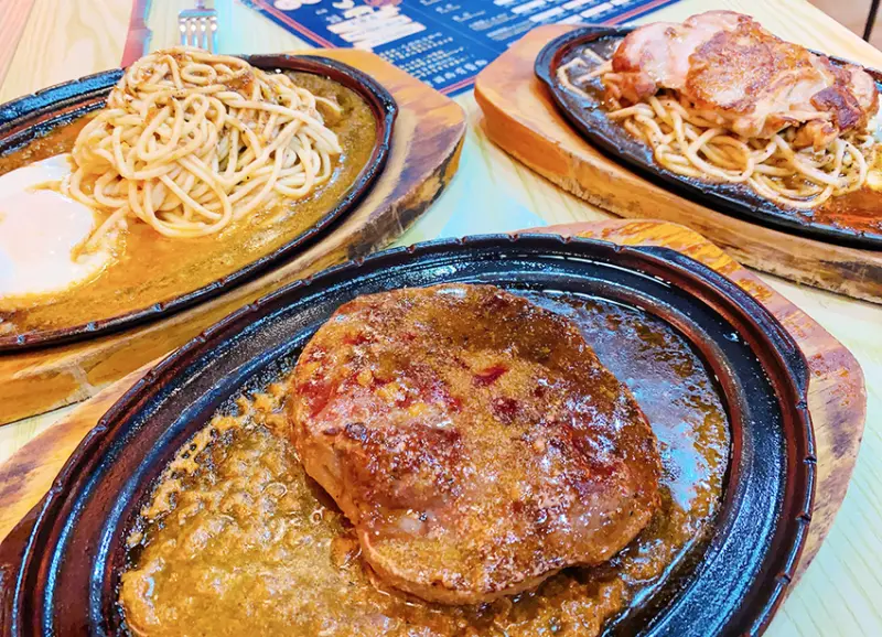新竹平價牛排│大廟厚切牛排（竹科光復店）原塊牛排鮮嫩多汁、雞排也很推薦，160元起份量十足加麵不加價+自助吧吃到飽，來這邊絕對可以吃很飽～新竹美食-厚切牛排推薦