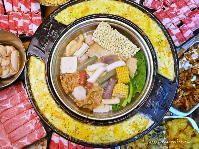 兩餐韓國年糕火鍋吃到飽｜韓國年糕火鍋吃到飽，一人只要349元起，加價139元還有超邪惡雙色起司圈！