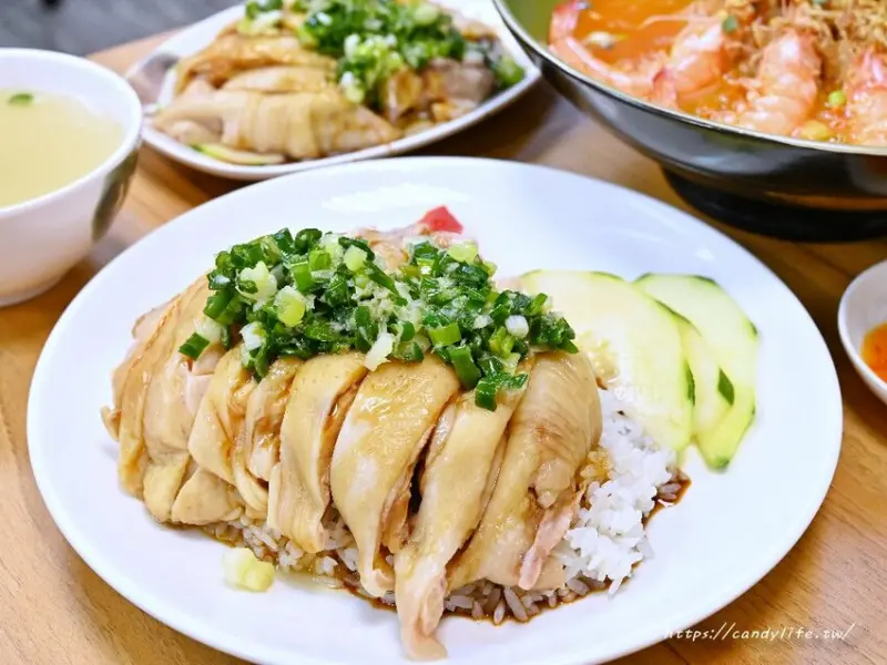 安迪私廚南洋風味料理｜台中海南雞飯的天花板，整隻去骨鮮嫩雞腿入料，份量十足，檳城鮮蝦麵也好好吃！