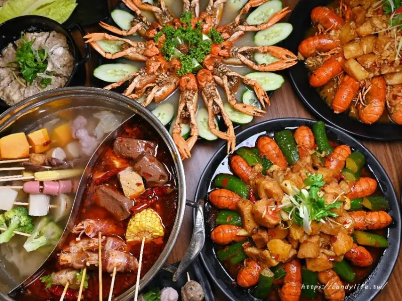 太原濟麻辣龍蝦館｜台中宵夜來點不一樣的，凌晨也能吃到肥美澳洲小龍蝦，還有串串鴛鴦鍋，一串只要20元