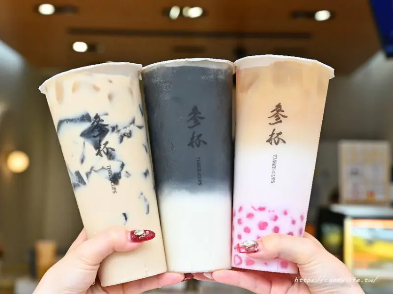 參杯｜一開幕就討論度超高的手搖新品牌，超多女神代言，招牌33烏龍好喝又回甘，一次喝3杯也沒問題～