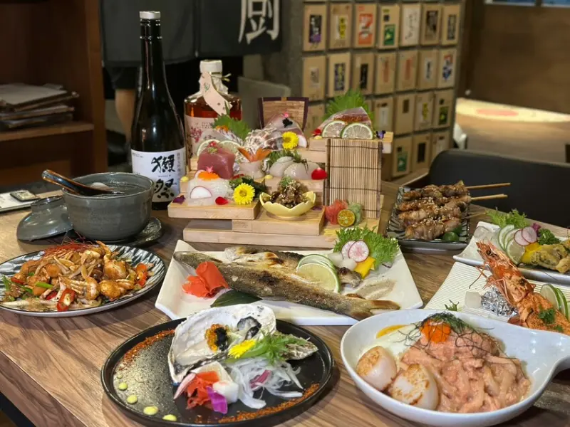 知戶酒食｜台中逢甲商圈超人氣日式居酒屋美食餐廳，串燒、生魚片、炸物等通通有，是逢甲巷內的秘密人氣日式居酒屋
