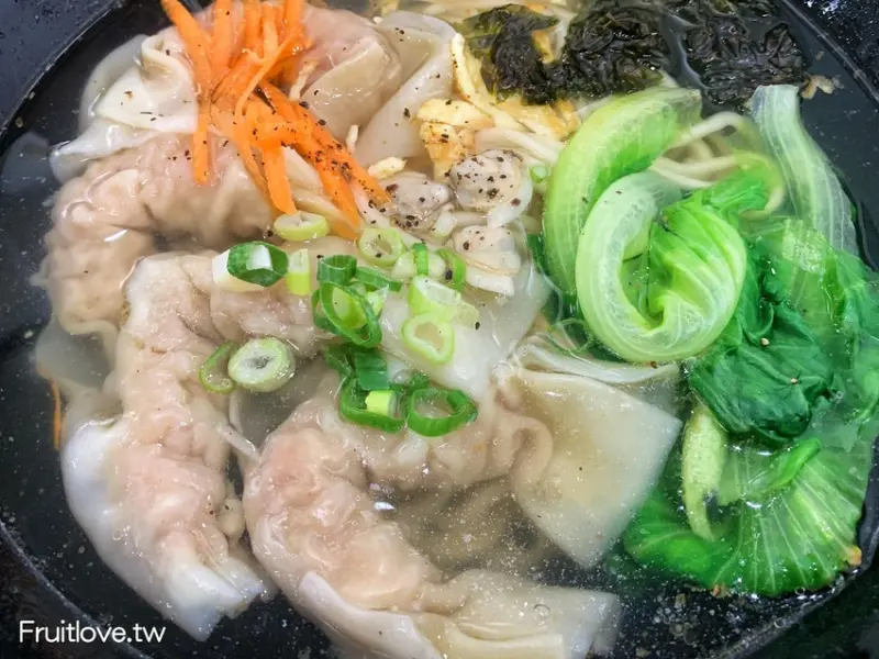 台中美食-餛飩和水餃紮實鮮甜，麵條Q彈，份量飽足又平價