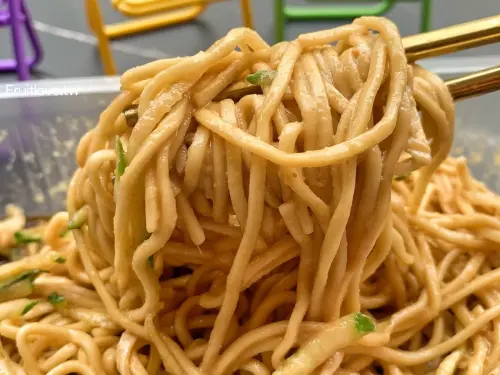 台中美食-涼麵份量大，麵條Q彈，麻醬濃郁
