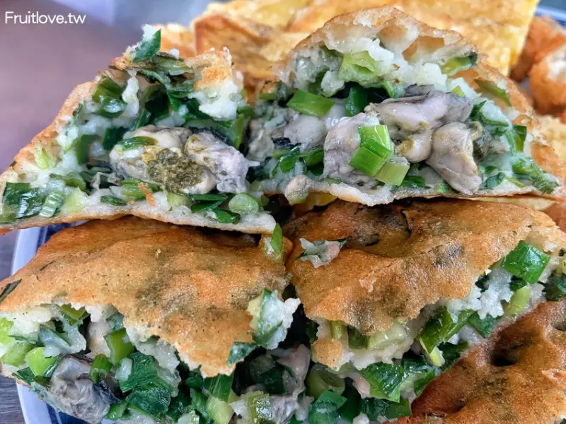 台中美食-不輸王功的炸蚵嗲，外酥內鬆軟，蚵仔給的量不少