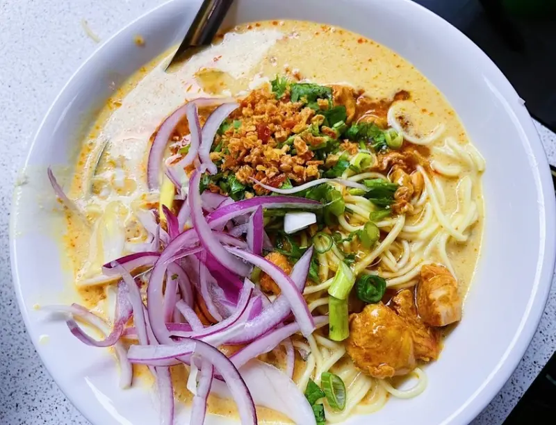 [台北泰式]中和區南勢角站「黎明緬甸小吃」超推薦椰子麵魚麵口味特殊/濃濃的泰緬味/老闆娘親切又大方/附菜單