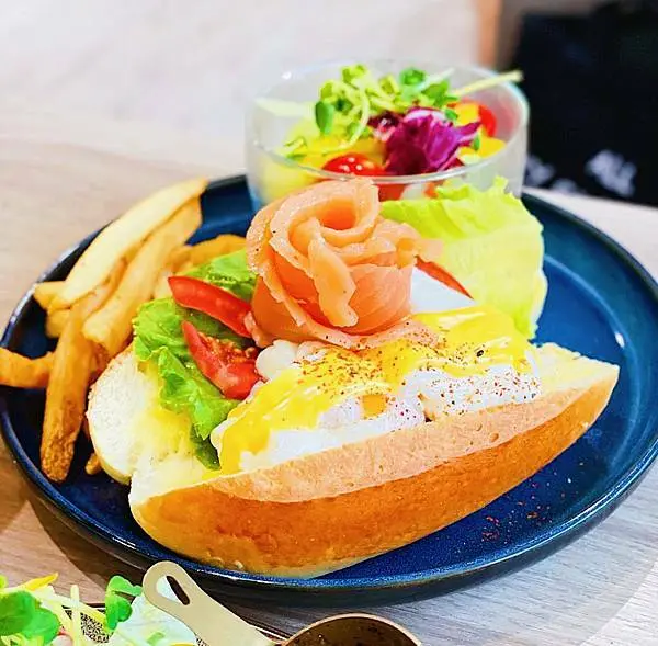 [台北早午餐]大安區忠孝敦化站「At.First早寓」東區平價又驚艷的早午餐/餐點選項多每個都好心動/各式早午餐都好滿足好飽口/環境乾淨又愜意(附菜單)