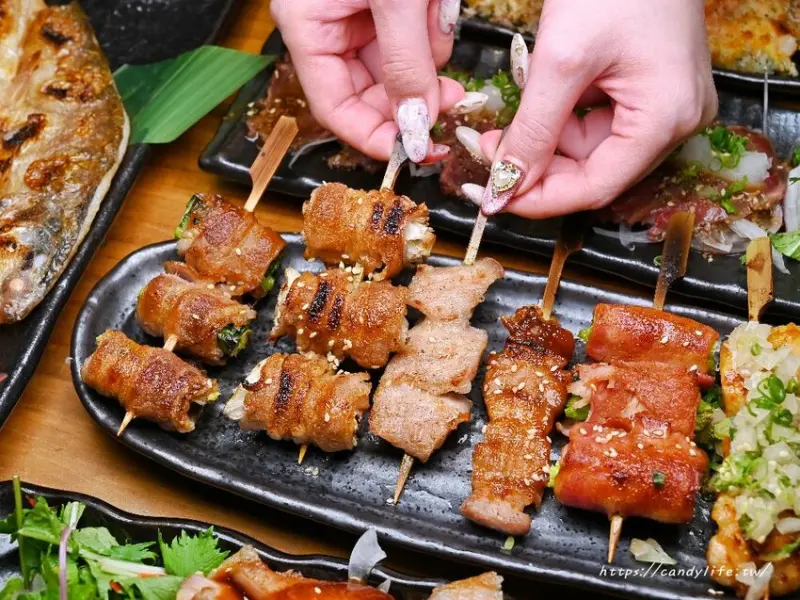 隱居いざかや 台中店｜來自北部人氣居酒屋在台中也吃得到，充滿濃厚日式風格建築，還有獨立包廂，餐點好吃多樣化