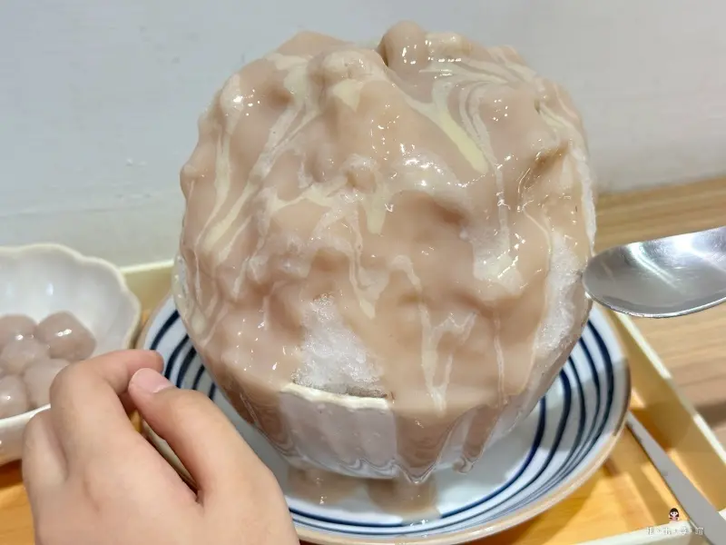 土石流的芋泥瀑布 裡面還有義式奶酪 好吃到「芋」罷不能！