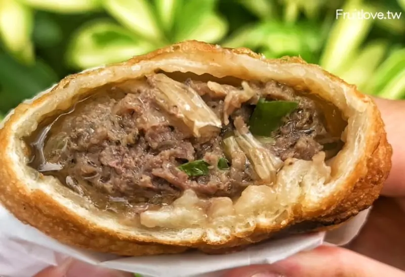 在地人氣小吃，內餡美味，小心會爆汁的牛肉餡餅