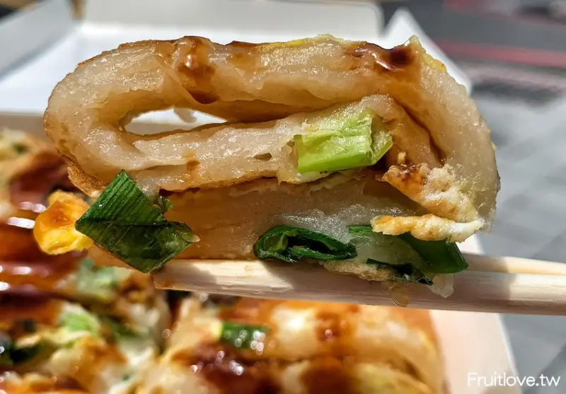 在地傳統早餐，粉漿蛋餅厚又Q彈，饅頭扎實又超大顆