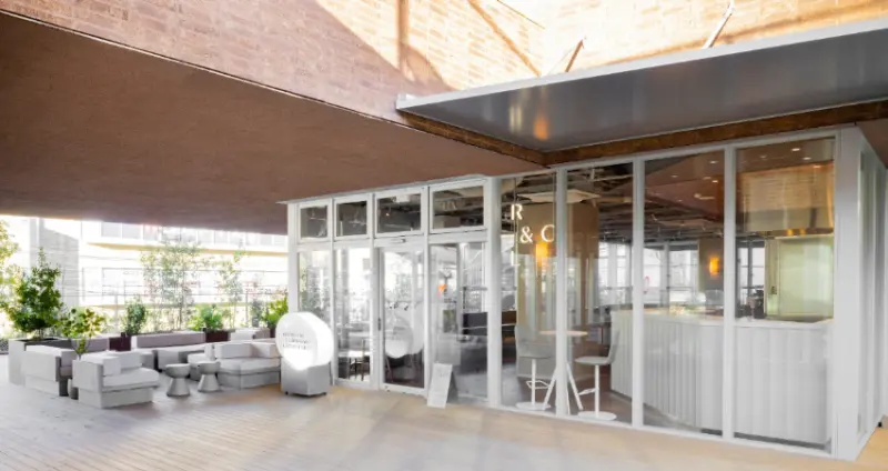 消費者可以品味到現烤的可頌麵包和正宗的咖啡拿鐵