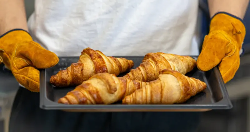 現烤牛角麵包 280日幣（含稅）