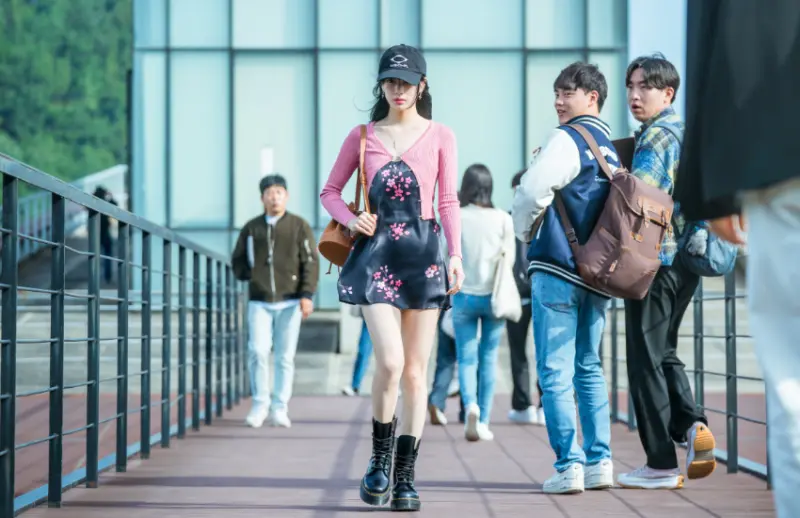 觸不可及的女神其實只是一般人