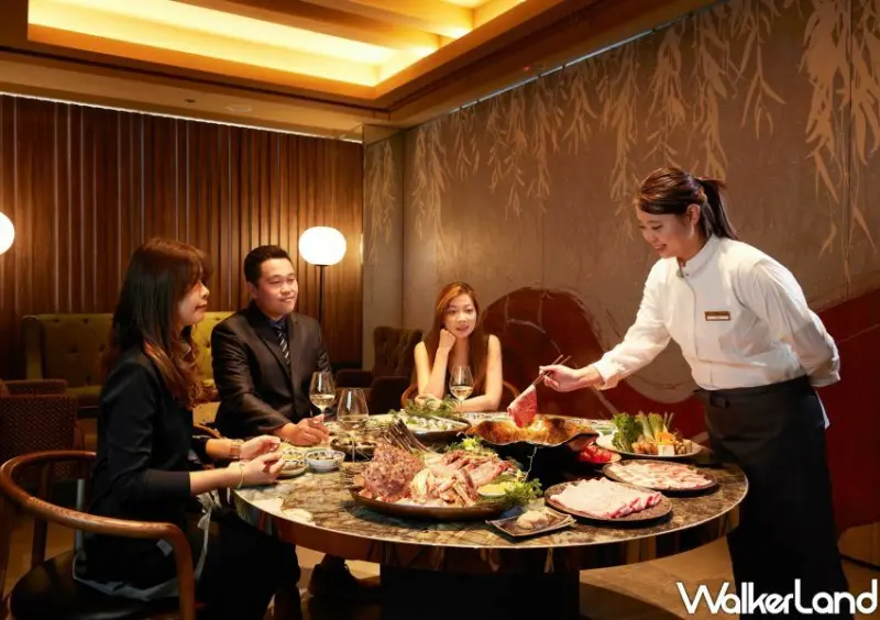 黑毛屋招待所嘉義 專業剝蟹服務  / WalkerLand窩客島整理提供 未經許可不可轉載