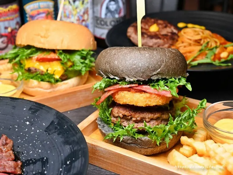 吧啦吧啦小餐館｜台中海線超神祕餐酒館，主打美式漢堡、義大利麵，店裡還有運動賽事現場轉播