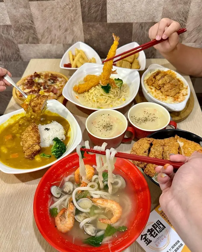 金老闆義日式料理．台中美食推薦｜物超所值平價的消費，高CP的享受！義大利麵、焗烤、披薩、咖哩、蓋飯等等，餐點品項超多，一口氣滿足全家人的選擇!