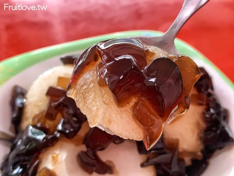 有著六十年歷史的古早味清冰和懷舊的製冰機