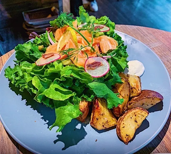 [台北早午餐]板橋新埔站「光權 Kuang's Bistro 」特別又溫馨的巷弄內北歐開放式三明治/蔬菜超新鮮給料超大方/氣氛悠閒環境舒適(附菜單)