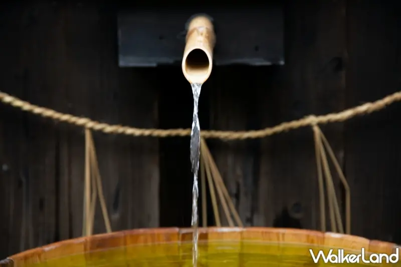 在伏見的酒窖和神社寺廟內，汲取泉水的地方四處可見