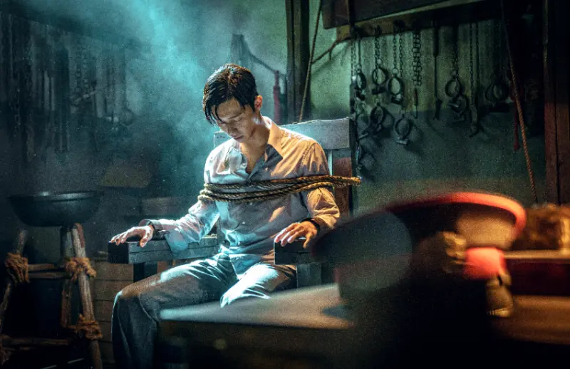 ，京城內接連出現民眾消失案件，所有疑點指向京城裡的某間醫院裡