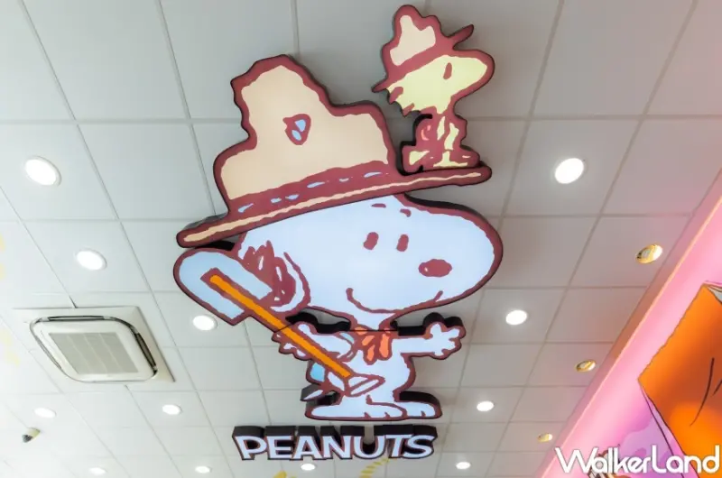 7-ELEVEN X考古恐龍史努比主題店 史努比燈箱 / WalkerLand窩客島整理提供 未經許可，不得轉載