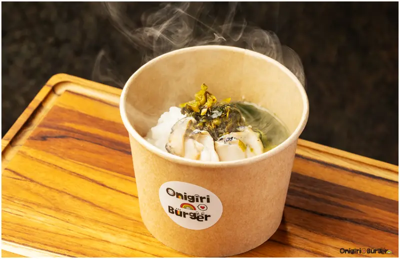 Onigiri Burger也有粥、味噌湯和可樂餅等附餐
