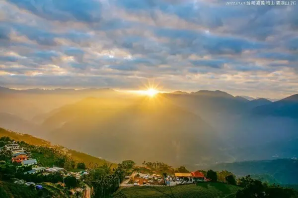 新年日出觀賞勝地推薦：嘉義阿里山碧湖景觀亭 / WalkerLand窩客島整理提供 未經許可不可轉載