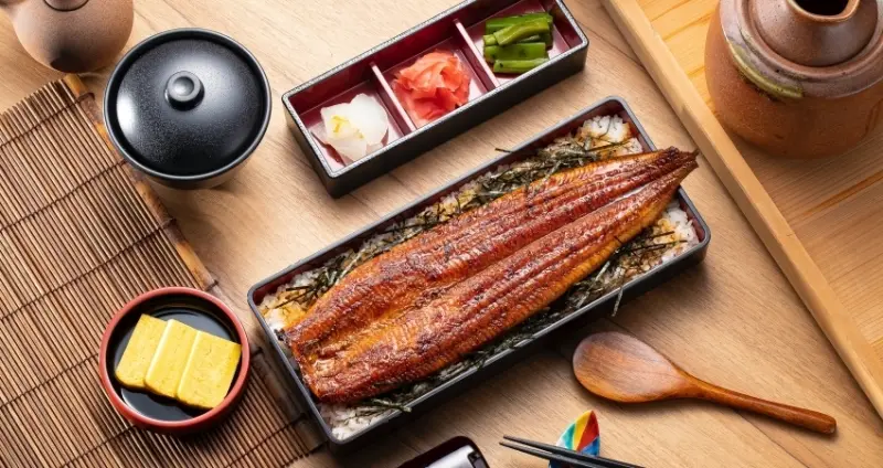 海景鰻魚飯專門店！大江戶町鰻屋台中港店12/22正式開幕，活力新鰻直火碳烤、搶攻鰻魚控必吃清單。