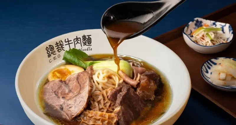 南港牛肉麵再加1！總裁牛肉麵插旗台北南港CITYLINK，必吃菜單首選「五寶牛肉麵」套餐、搶攻南港人必吃清單。