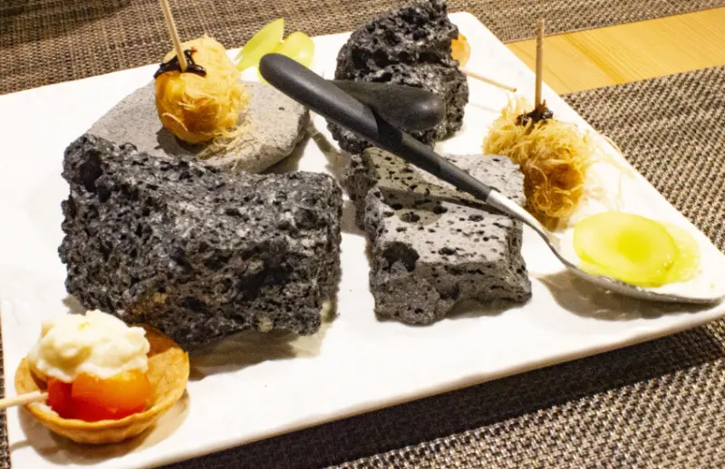 晚餐將使用山梨當地食材，製成獨具特色的「柴火料理」