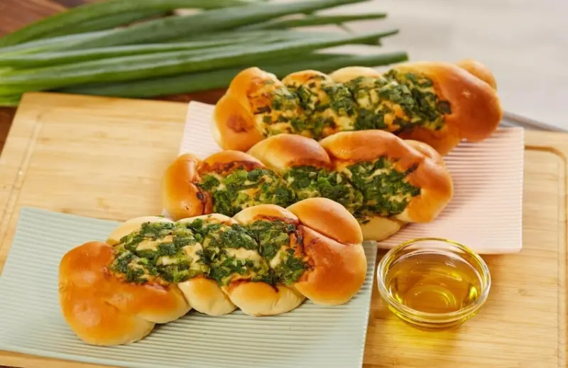 除了滿滿香蔥外，更嚴選特級冷壓初榨橄欖油特調，讓你吃得輕鬆無負擔