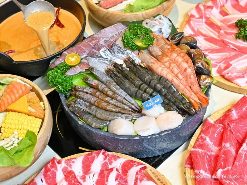 熊滾有鍋｜台中特色火鍋再加一，超狂60oz肉盤讓你爽爽吃，還有海鮮拼盤也超澎派