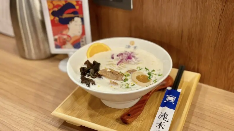 滝禾製麵所（竹南博愛環市店）（結束營業）提供8種湯底的拉麵專賣店(麵條可調整軟硬度)，推薦柚雞白湯(ﾉ◕ヮ◕)ﾉ*:･ﾟ✧