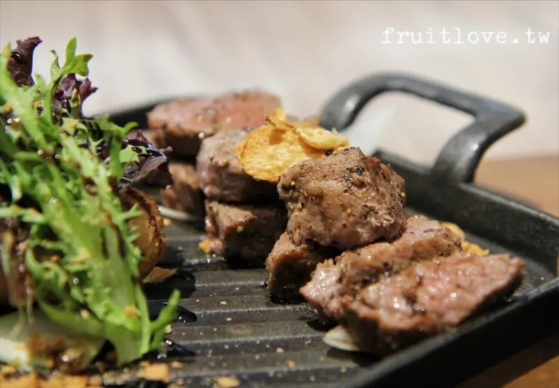 台中市大里區超人氣的早午餐店，融入精緻又創意的西式鐵板燒料理美食