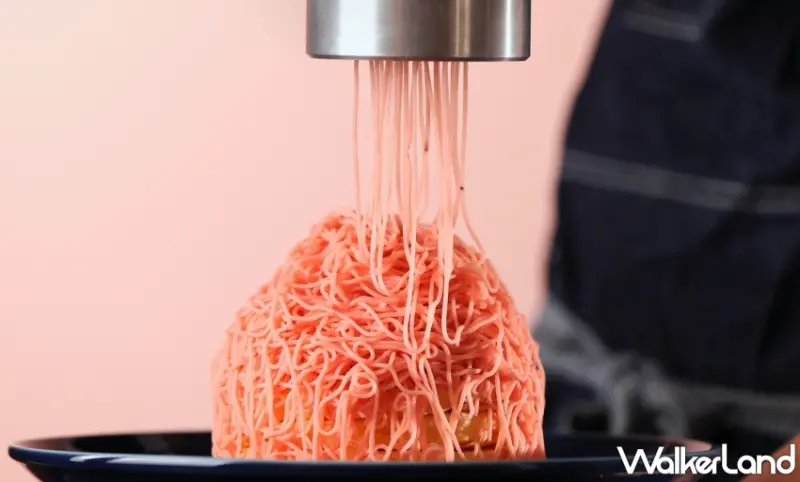 杏桃鬆餅屋「伊勢草莓蒙布朗薄鬆餅」粉嫩的可愛模樣